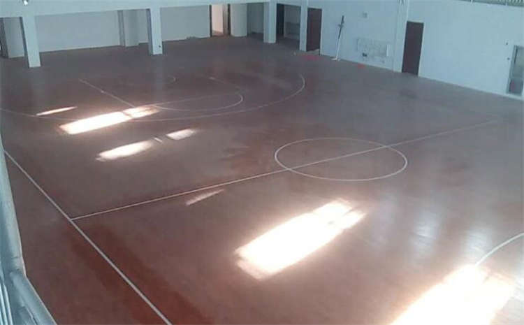 五角楓籃球場實(shí)木地板品牌廠家