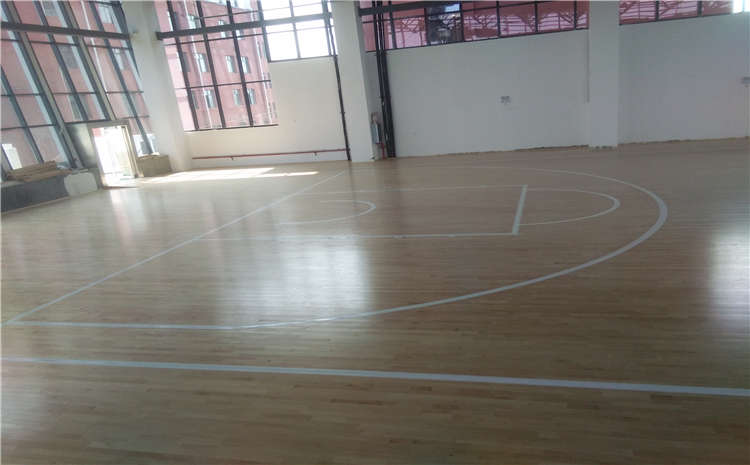柞木體育運(yùn)動地板怎么翻新