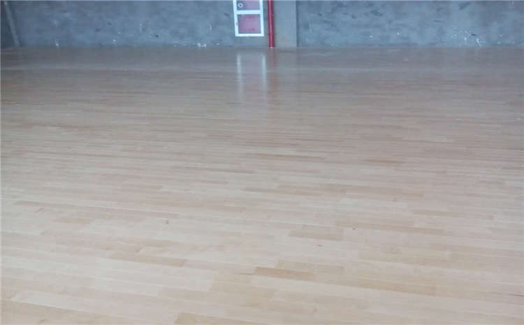 籃球場館為什么得鋪楓木籃球地板？