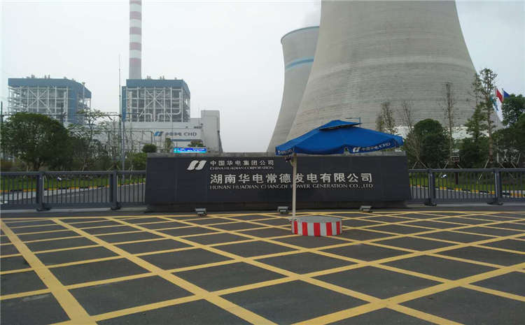 體育木地板橡膠木一般多少錢？