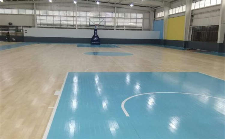 籃球館運動木地板為什么會出現(xiàn)板邊破損現(xiàn)象？