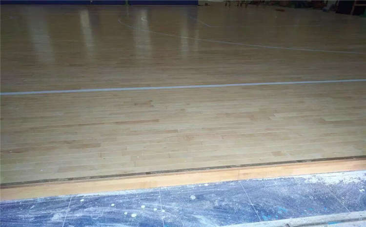 橡膠木風(fēng)雨操場運動地板哪個牌子好？