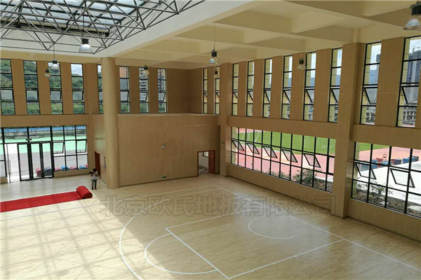 四川瀘州市敘永縣城西實(shí)驗(yàn)學(xué)校運(yùn)動木地板鋪設(shè)工程案例-4