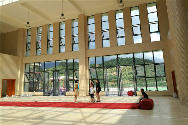 四川瀘州市敘永縣城西實(shí)驗(yàn)學(xué)校運(yùn)動木地板鋪設(shè)工程案例-5