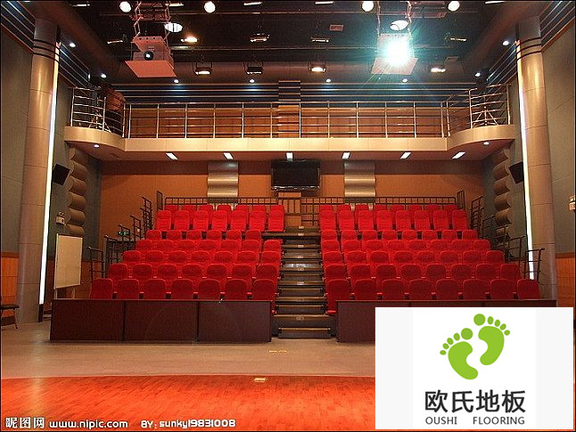 實(shí)木運(yùn)動地板之舞臺用木地板