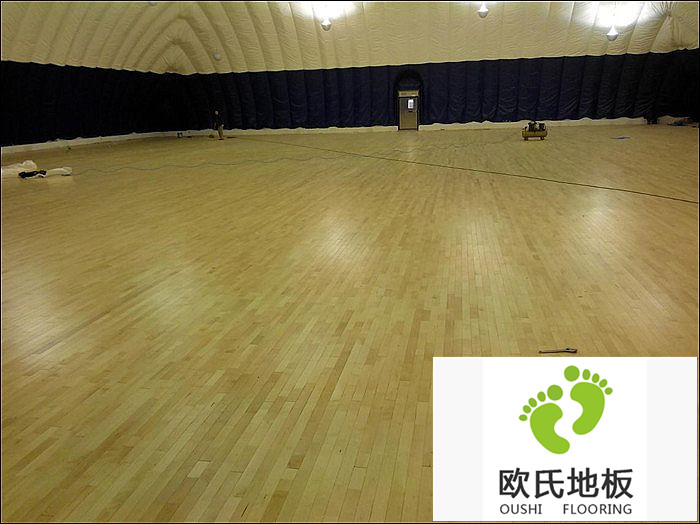 體育館地板的保護層起什么作用？