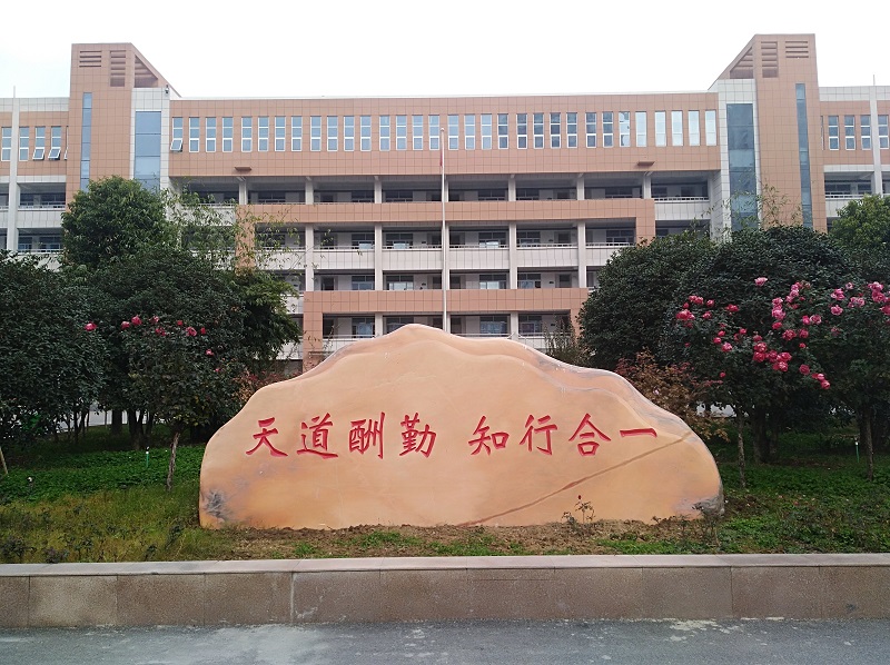 河南南陽十三中體育館木地板安裝實(shí)例